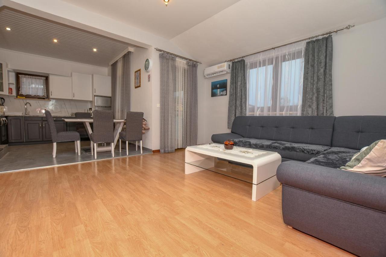 Apartment Camelia Πόρετς Εξωτερικό φωτογραφία